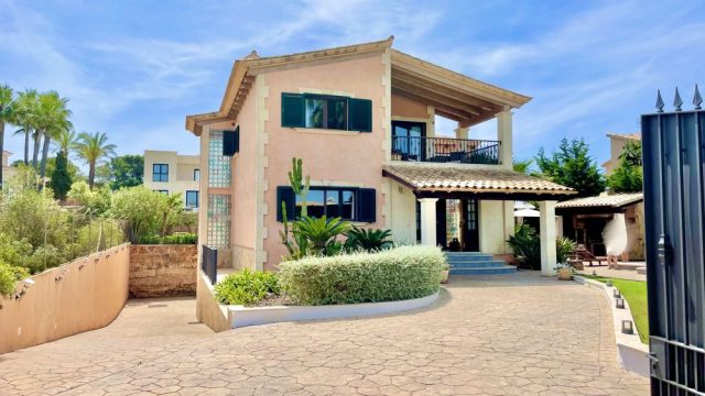 Gezinsvriendelijke villa met licentie in Sa Torre